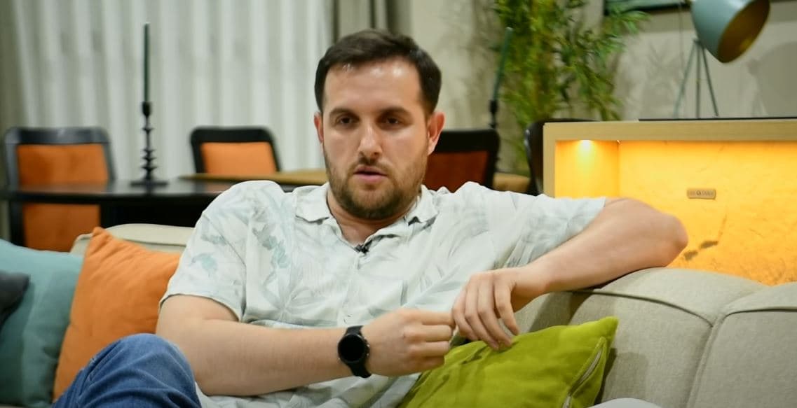 Alban Rexhaj flet për fëmijët e tij: Mundohem të jem një baba i përkushtuar (VIDEO)