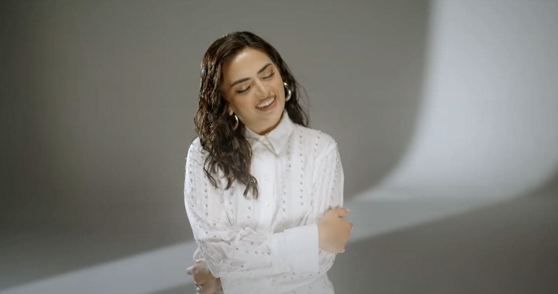 Albina Kelmendi publikon këngën “Të dua” (VIDEO)