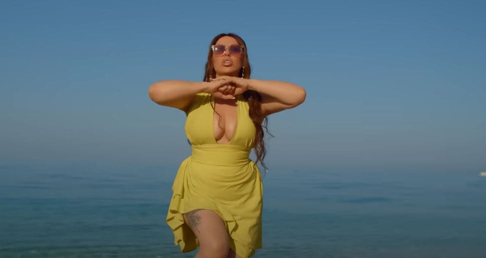 Arta Bajrami sjell këngën e re me ritme verore (VIDEO)