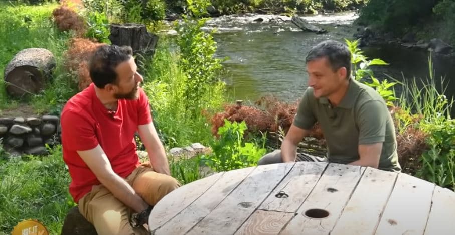 Për 10 vjet i vetëm në mal e pa rrymë, ish-ushtari i UÇK-së tregon se si e gjeti paqen me vetën (VIDEO)