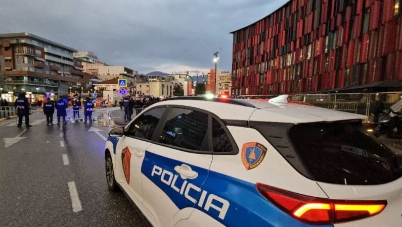 'Blindohet' Tirana: Masa shtesë nga Policia e Shqipërisë afër hotelit ku qëndron Serbia