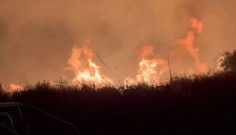 Zjarr i madh përfshin Ksamilin