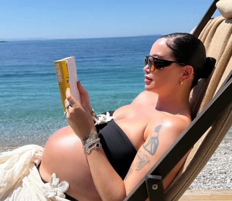 Dafina Zeqiri po shijon pushimet në Shqipëri