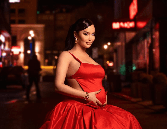“Do bëni të më shpërthejnë ujërat më herët”, Dafina Zeqiri s’ka lindur ende