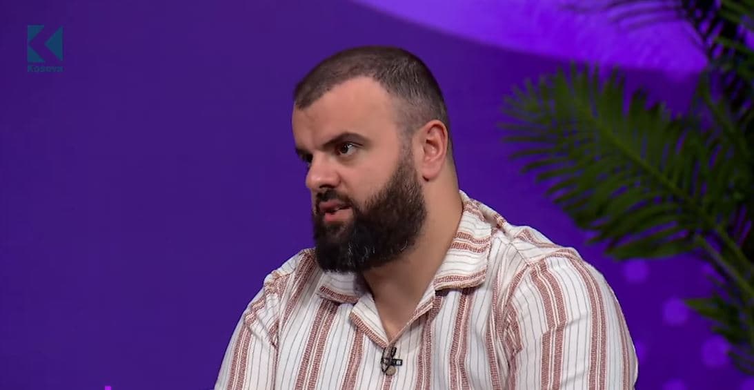 Me nënën e gruan në Mekë - Dardan Gashi ndan eksperiencën nga vendi i shenjtë (VIDEO)