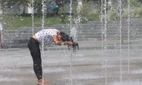 Temperaturat e larta në Kosovë, këshillohet për shmangie të pikut të ditës