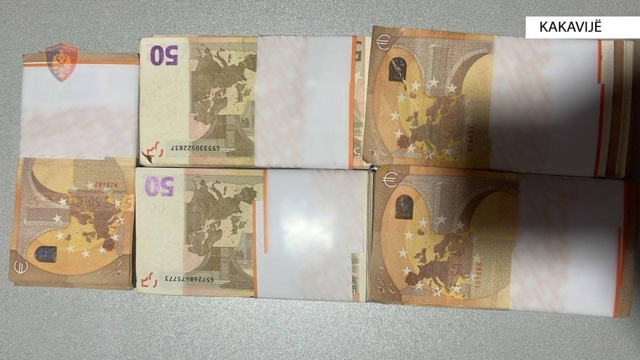 Po udhëtonte drejt Greqisë, policia shqiptare kap 65 vjeçaren me 25 mijë euro të padeklaruara