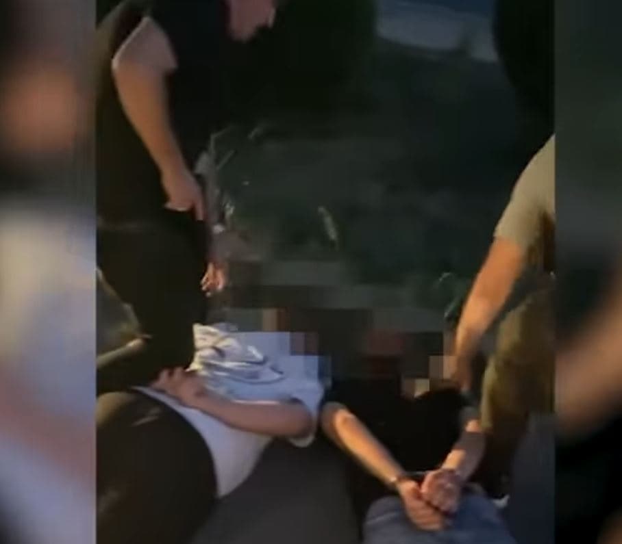 “Valiasi” kap në flagrancë pesë të rinj, tentuan të shisnin kanabis (VIDEO)
