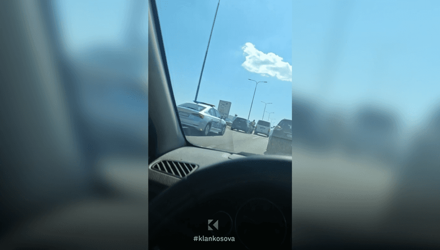 Aksidentohen dy vetura mbi Urën e Hencit në Fushë Kosovë