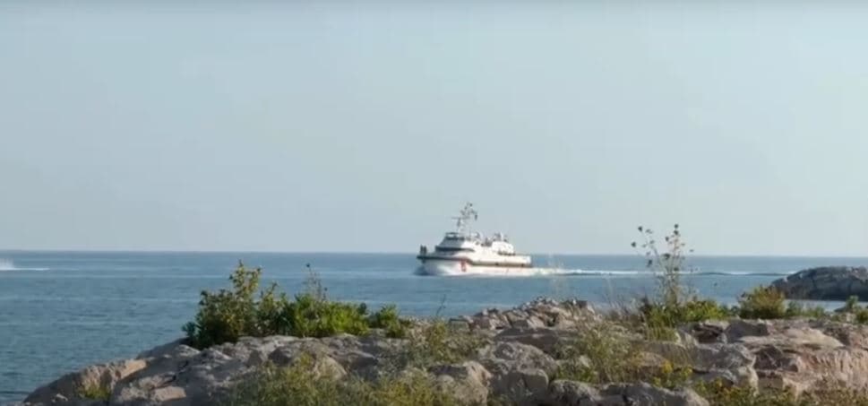 Mbërrin anija me 15 emigrantë në Portin e Shëngjinit