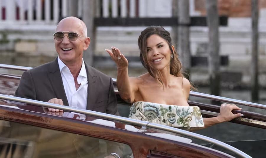 Yjet arrijnë në Venecia për dasmën e Jeff Bezos (VIDEO)