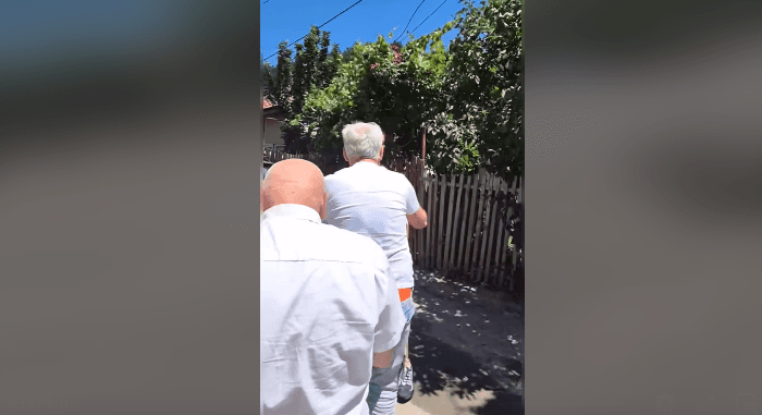 Përleshje fizike mes shqiptarëve dhe serbëve në veri (PAMJE)