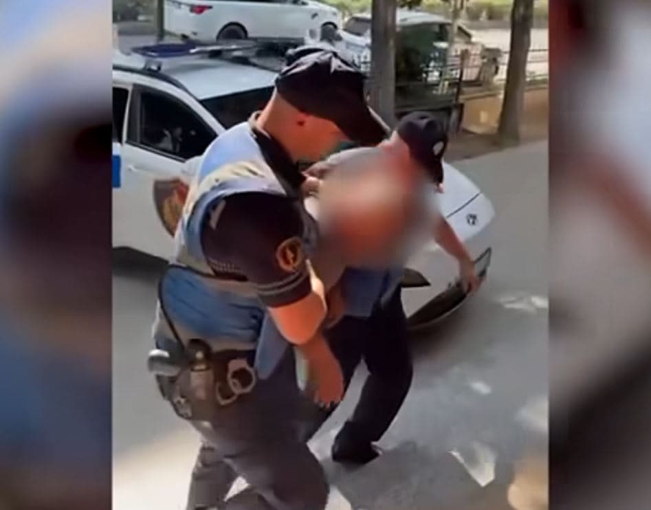 Kreu manovra të rrezikshme dhe përplasi me veturë 5 këmbësorë në Tiranë, prangoset 39-vjeçari (VIDEO)