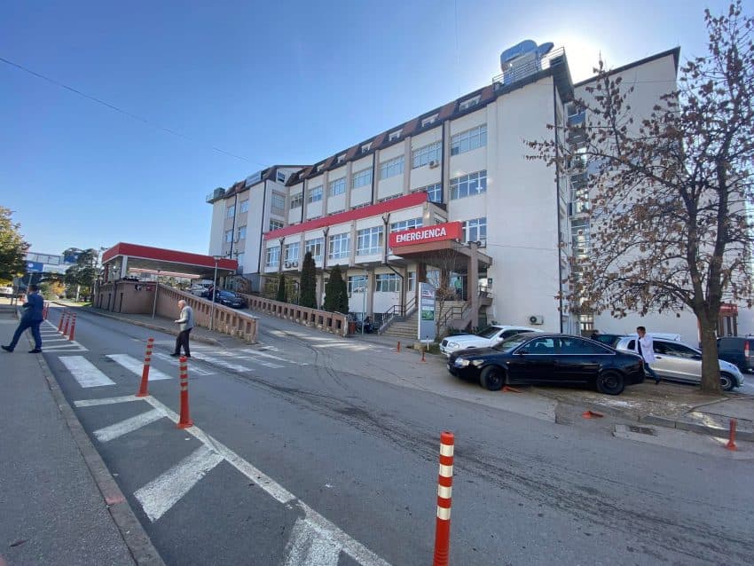 Vdes në QKUK personi që ishte aksidentuar para disa ditësh në Mitrovicë