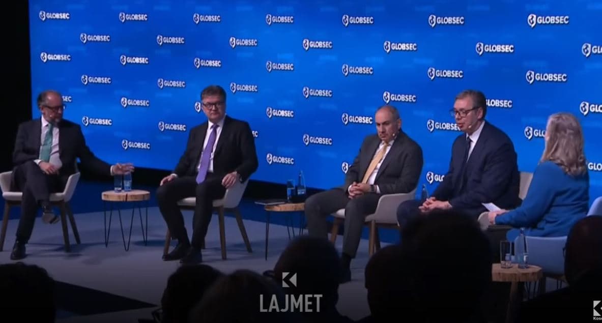 Konferenca “Globesec”, Vuçiq takon Lajçakun e Sorensenin (VIDEO)