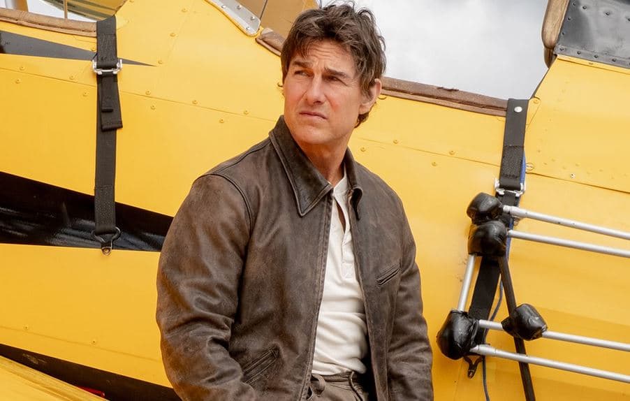 Tom Cruise thyen rekordin Guinness me kërcime me parashutë në flakë (VIDEO)