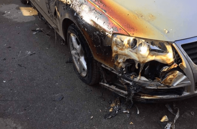 Digjet një veturë në Prishtinë, policia po heton rastin