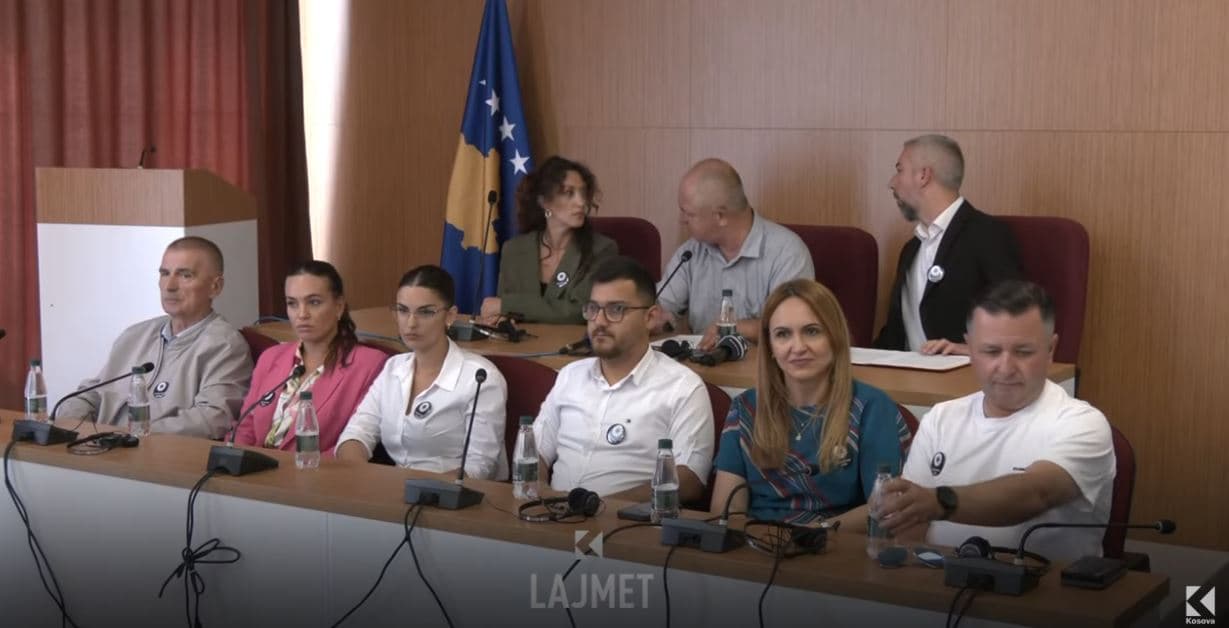 Masakra gjenocidale, serbi mitrovicas i veriut “nderon” Srebrenicën (VIDEO)