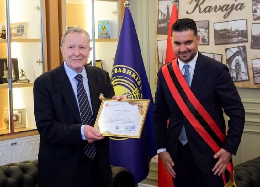 Vdes në Shqipëri ish-ambasadori i këtij shteti, Werner Daum