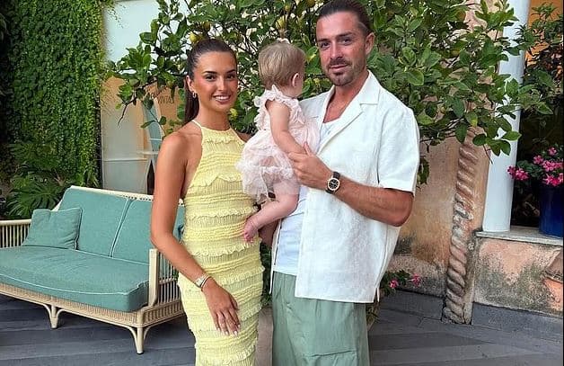 E dashura e Jack Grealish ndan fotografinë e rrallë të familjes - pozojnë me vajzën 9 muajshe