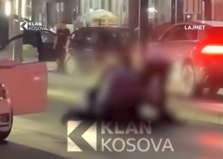 Pamje kur Policia e vë nën kontroll 27-vjeçarin në Lipjan, pak çaste para vdekjes së tij (VIDEO)