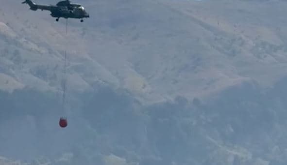 Mbi 80 efektivë të angazhuar për ta vënë nën kontroll zjarrin në Dukat