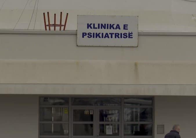 Klinë: Burri e rrah brutalisht gruan, Prokurori vendos ta çojë në Psikiatri