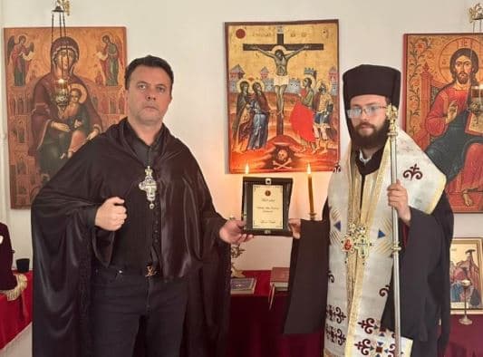 “Kisha Ortodokse nderon njerëzit që ndihmojnë”, Laert Vasili pranon titull fetar në Kosovë