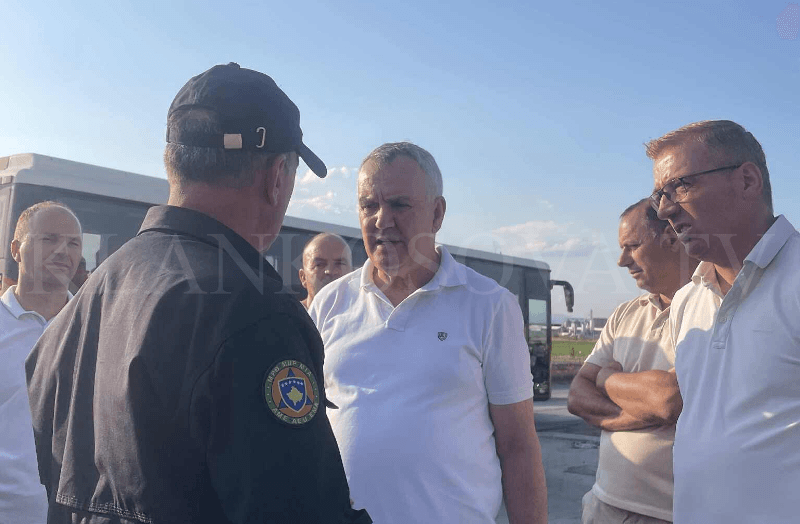 Kryetari i Lipjanit viziton nga afër depon që u përfshi nga zjarri