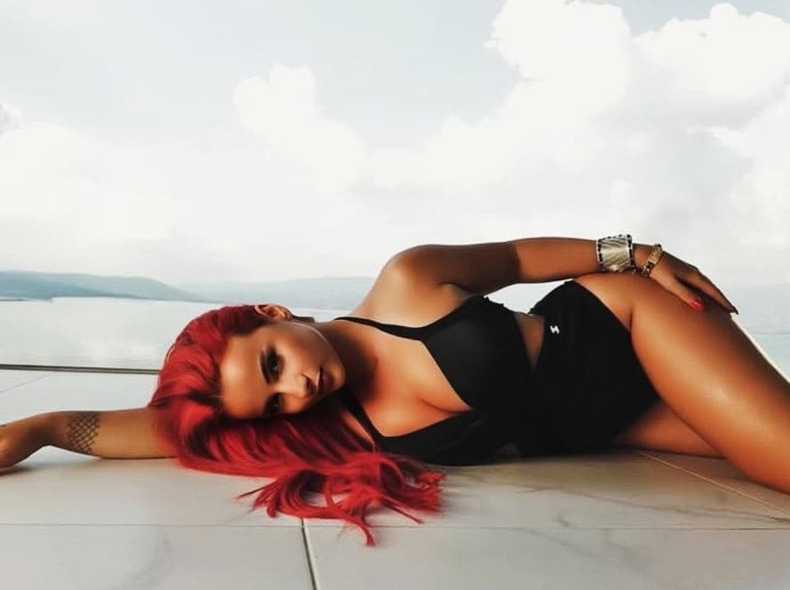 Rina Balaj zbulon pak nga kënga “Obsessed” (VIDEO)