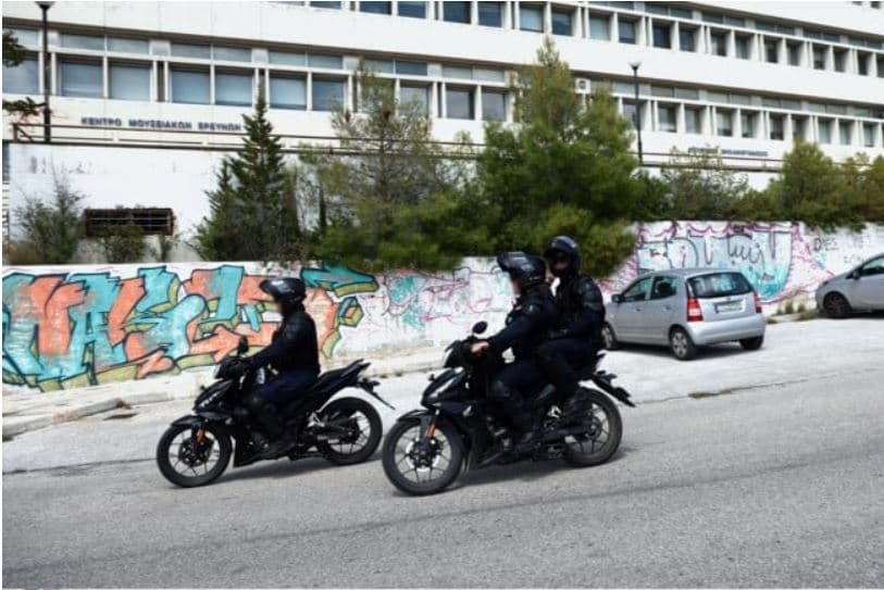 Polici grek bashkëpunonte me shqiptarë për drogën në Mykonos