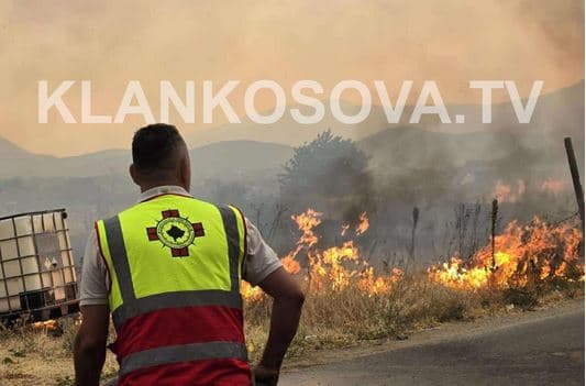Arrestohet një person në Mitrovicë, shkaktoi zjarr pasi hodhi cigaren e ndezur