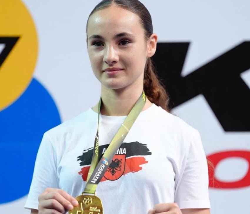 14-vjeçarja shqiptare mund serben në finale, shpallet kampione bote