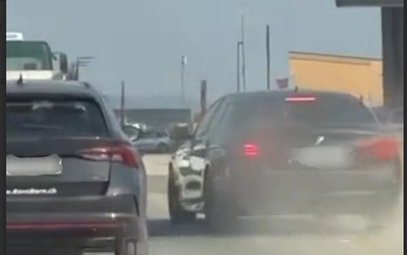 Ndëshkohet shoferja 50 vjeçare që tejkaloi automjetet nga ana e djathtë në Ferizaj