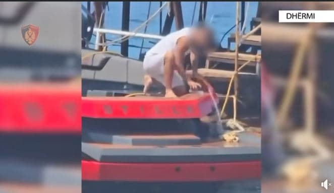 Shkarkoi në det mbeturinat e mjetit lundrues, procedohet penalisht drejtuesi i skafit në Dhërmi