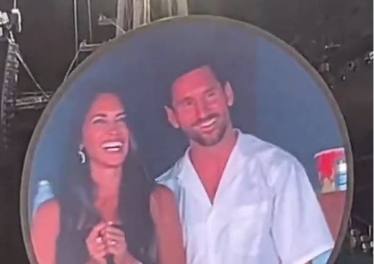 Lionel Messi dhe gruaja e tij paraqiten në 'kamerën famëkeqe' gjatë koncertit të Coldplay
