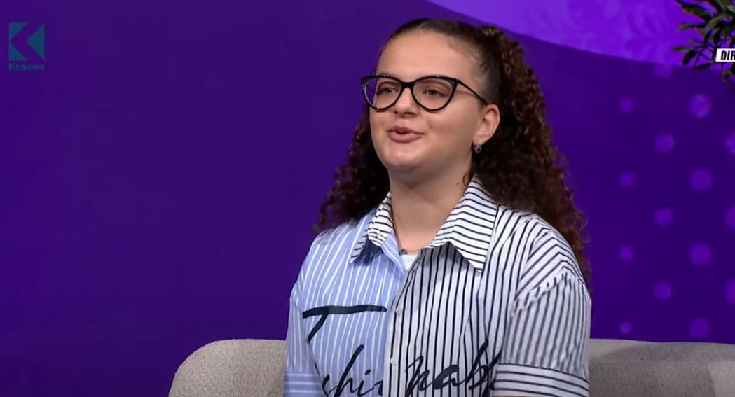Sara Elshani, 15 vjeçarja që befason me zërin e saj - tregon mesazhet me Yll Limanin (VIDEO)