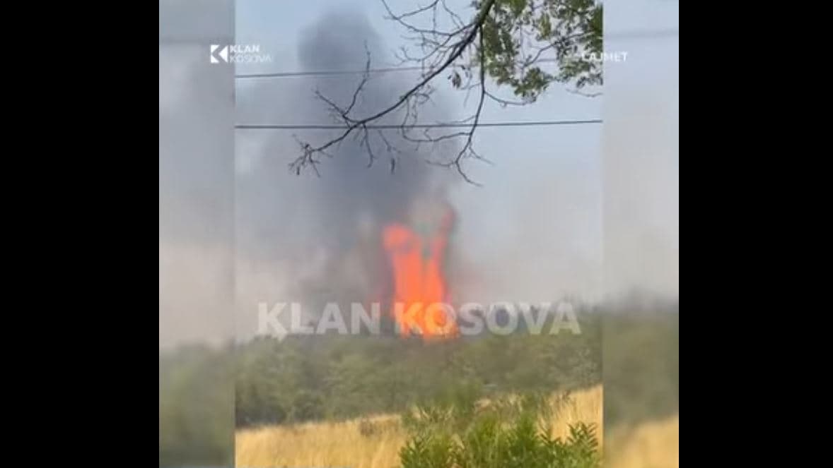Zjarr i madh në fshatin Zasellë të Mitrovicës së Jugut – përfshihet një pjesë e pyllit (VIDEO)