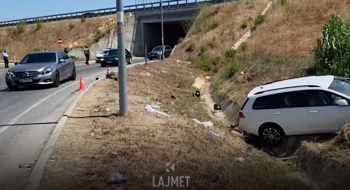 Përplasen veturat, një i vdekur e pesë të lënduar në Fier (VIDEO)