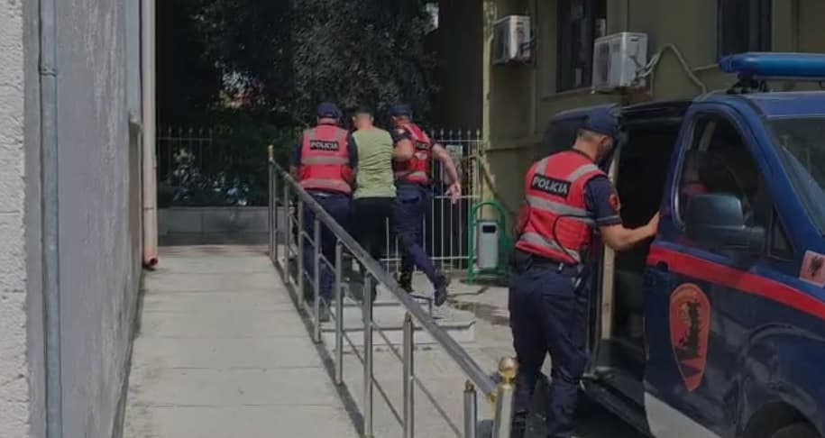 I vazhdohet qëndrimi në burg të dyshuarit për vrasjen e 32-vjeçarit në Divjakë