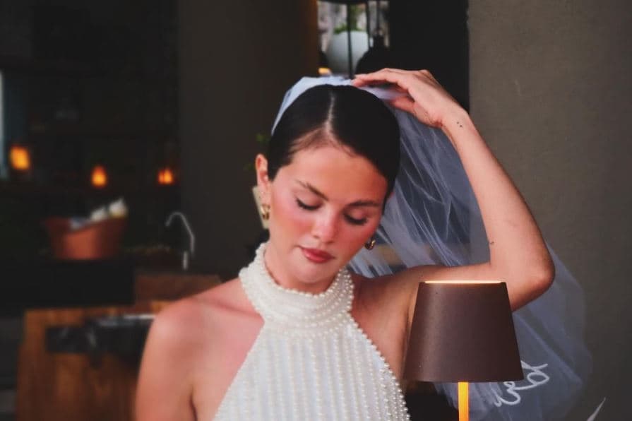Selena Gomez po i jep fund beqarisë
