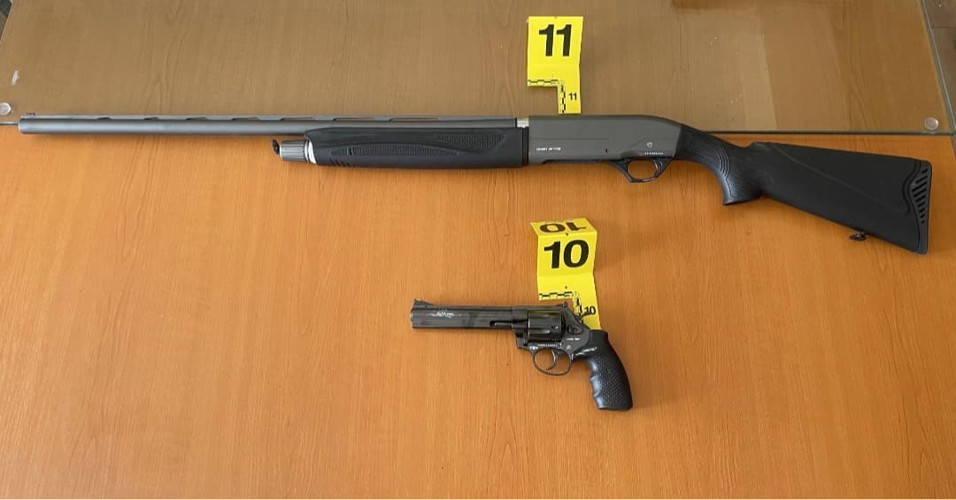 “Festuan” me armë në një dasmë në Greme, policia gjen 50 gëzhoja në oborr të shtëpisë