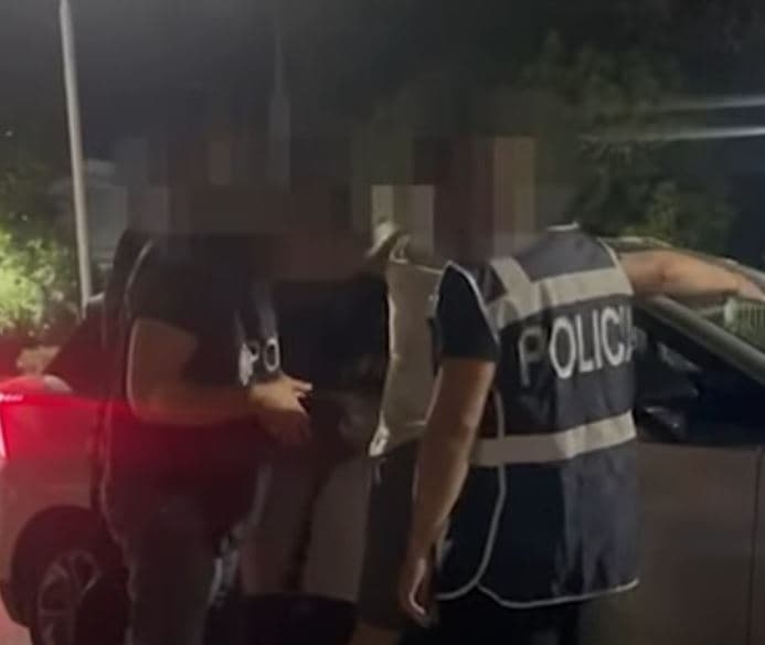 "Bashkëpunimi” vë në pranga pesë të dyshuar për shitje të drogës (VIDEO)