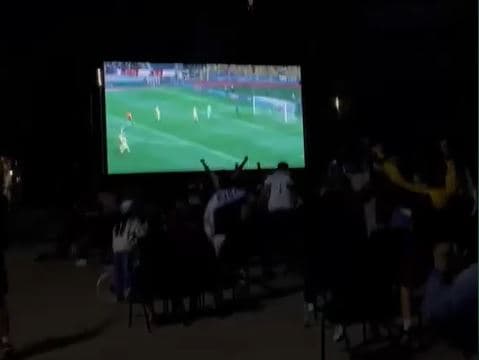 Atmosferë e zjarrtë pasi Kosova shënon ndaj Suedisë (VIDEO)
