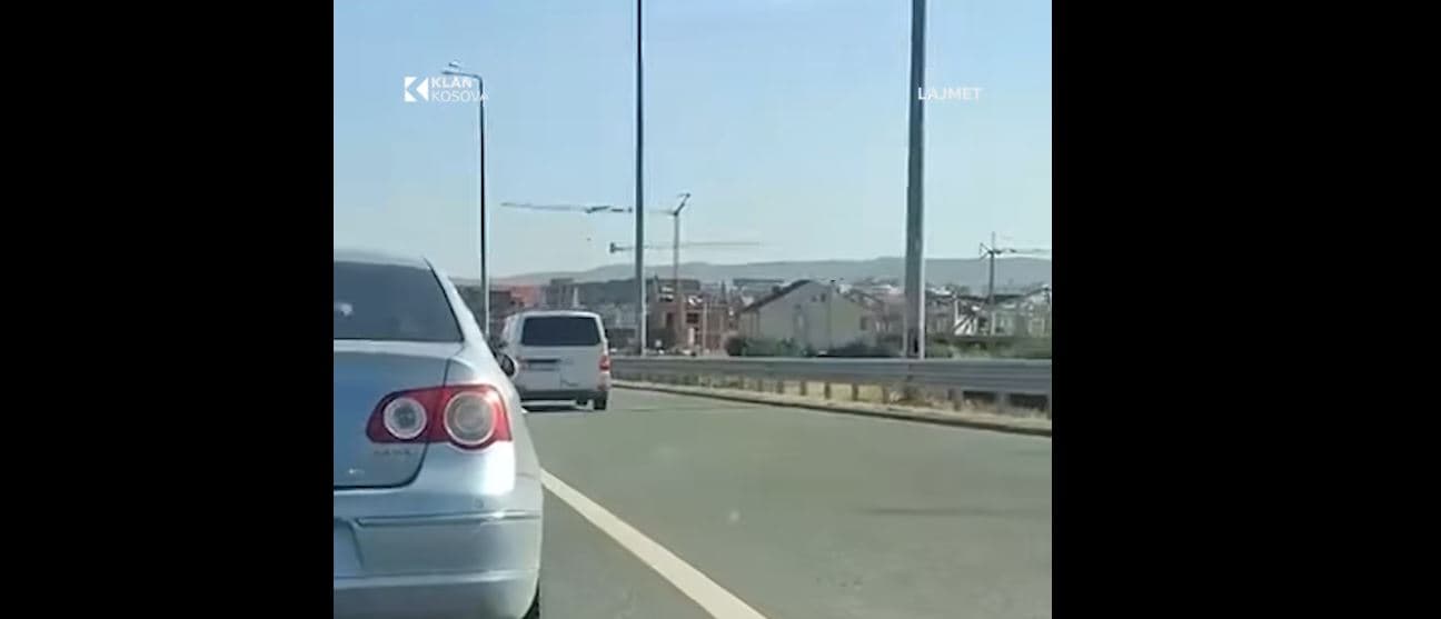 Veternik, shoferët thyejnë rregullat për të shmangur pritjet në trafik (VIDEO)