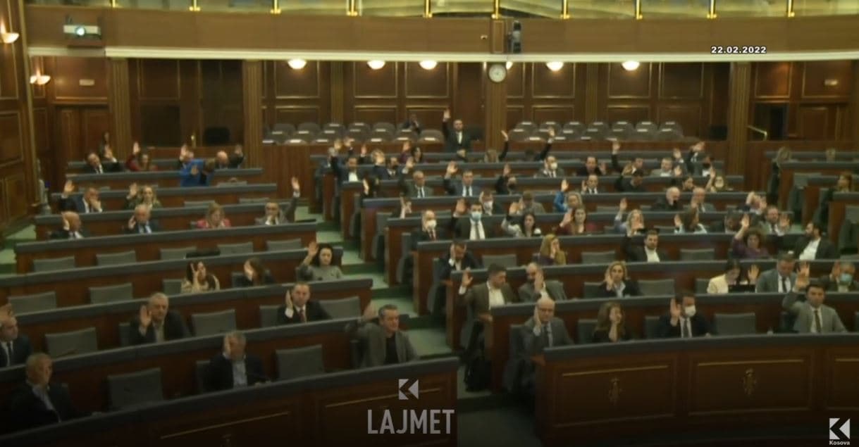 “Fajtorja” e bllokadës, rregullorja e Kuvendit privilegjoi Listën Serbe (VIDEO)