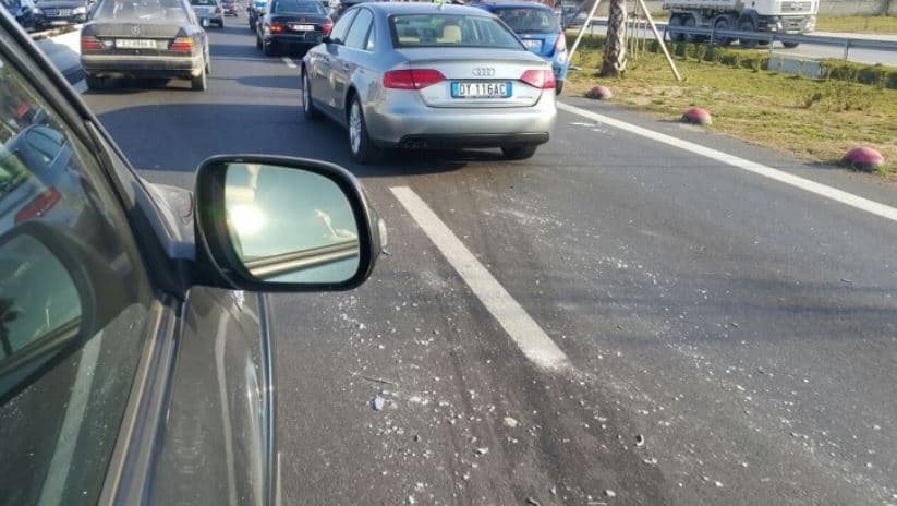 Një i vdekur dhe dy të lënduar si pasojë e një aksidenti në Vorë