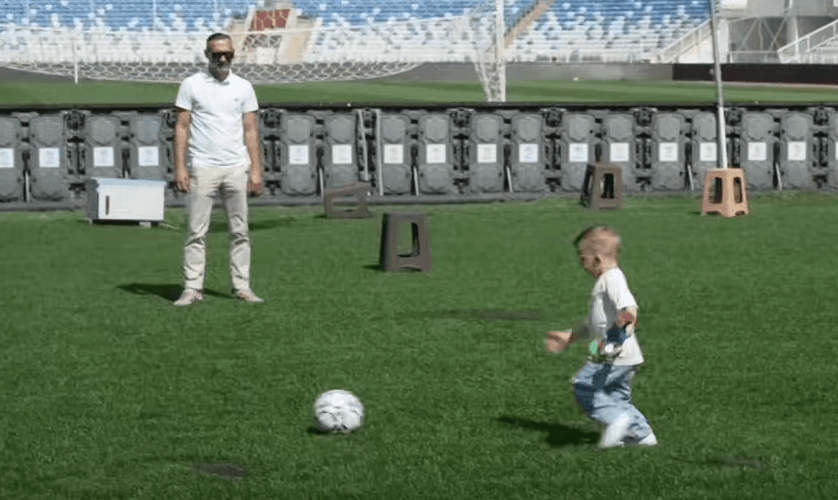 Luan Hasani, 3-vjeçari i miliona ndjekësve që po çmend botën e futbollit (VIDEO)