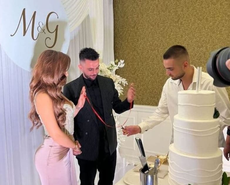 Publikohen pamje nga fejesa e Melindës dhe Granitit