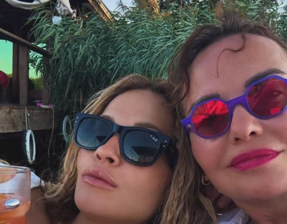 Rita Ora shijon pushimet me prindërit në Ulqin